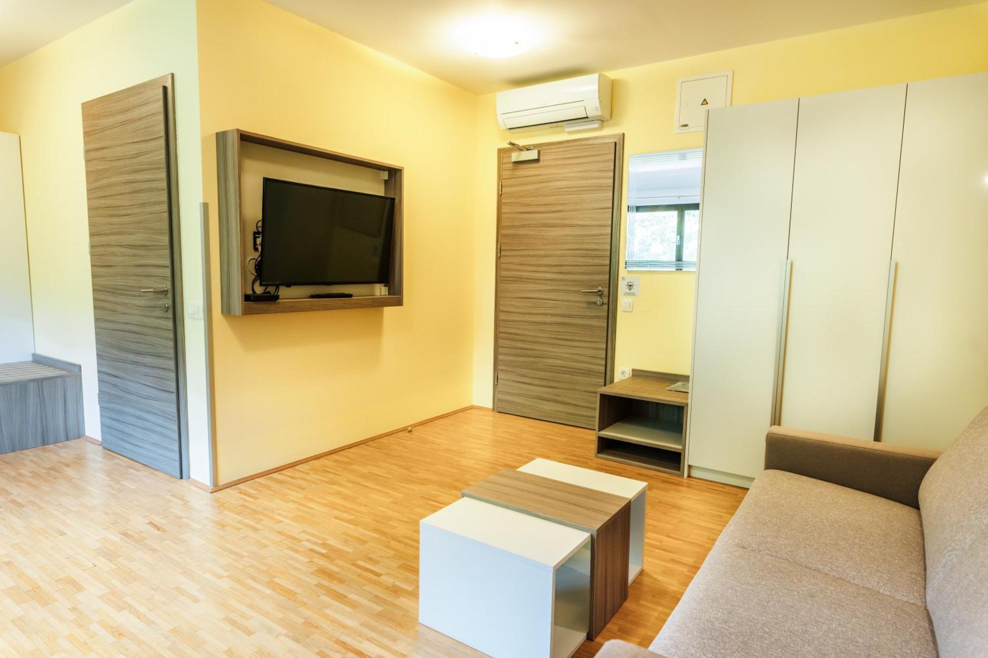Dvorec Trebnik - Sobe Slovenske Konjice Zewnętrze zdjęcie